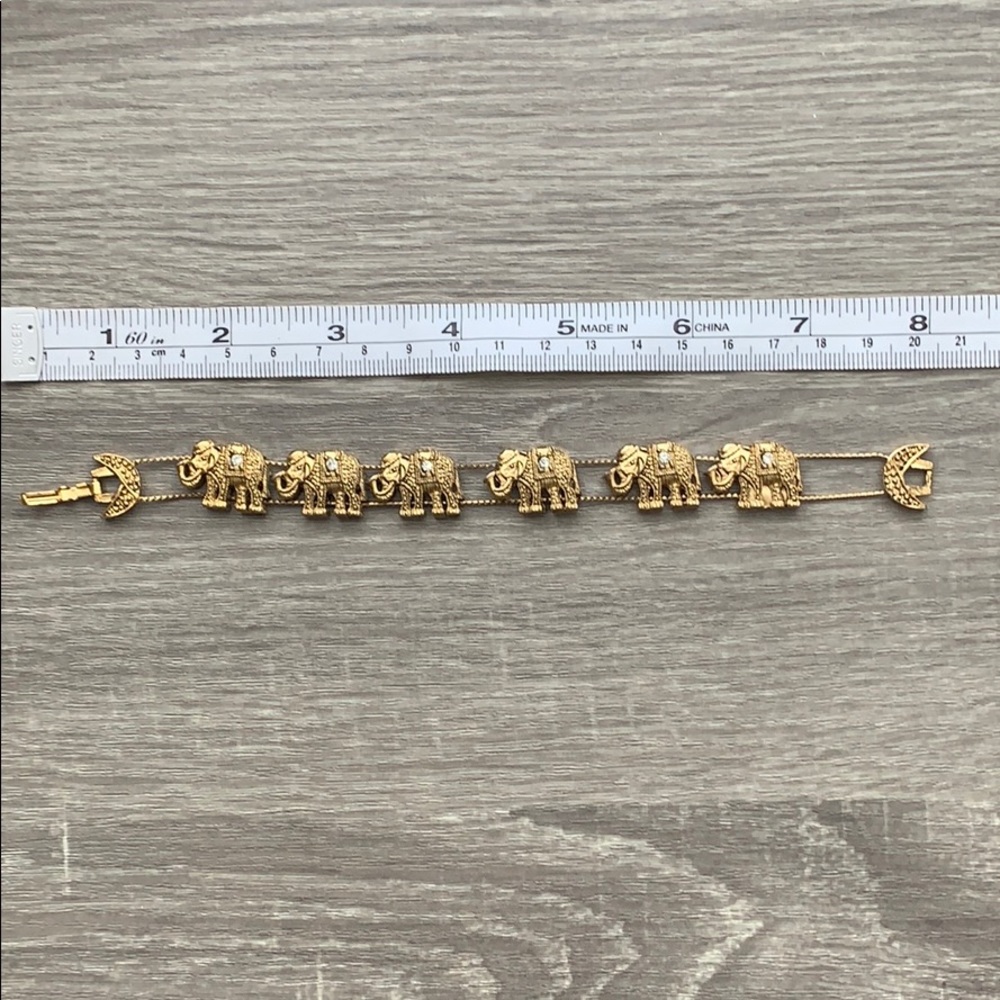 Elephant clasp bracelet
